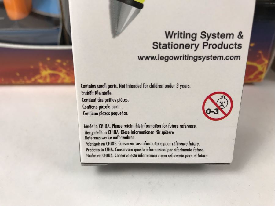 New 2005 LEGO Star Wars: Darth Vader Pens, Chewbacca Pens, R2-D2 Pens, Yoda Pens Writing System Pens Merchandiser Store Display By The CDM Company - 12 Pens [Photo 9]