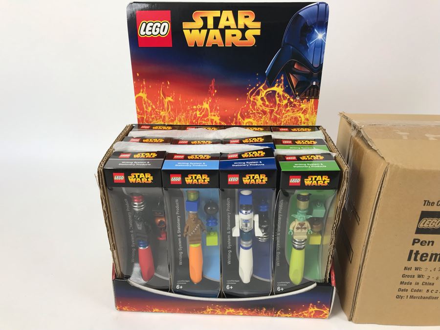 New 2005 LEGO Star Wars: Darth Vader Pens, Chewbacca Pens, R2-D2 Pens, Yoda Pens Writing System Pens Merchandiser Store Display By The CDM Company - 12 Pens [Photo 1]