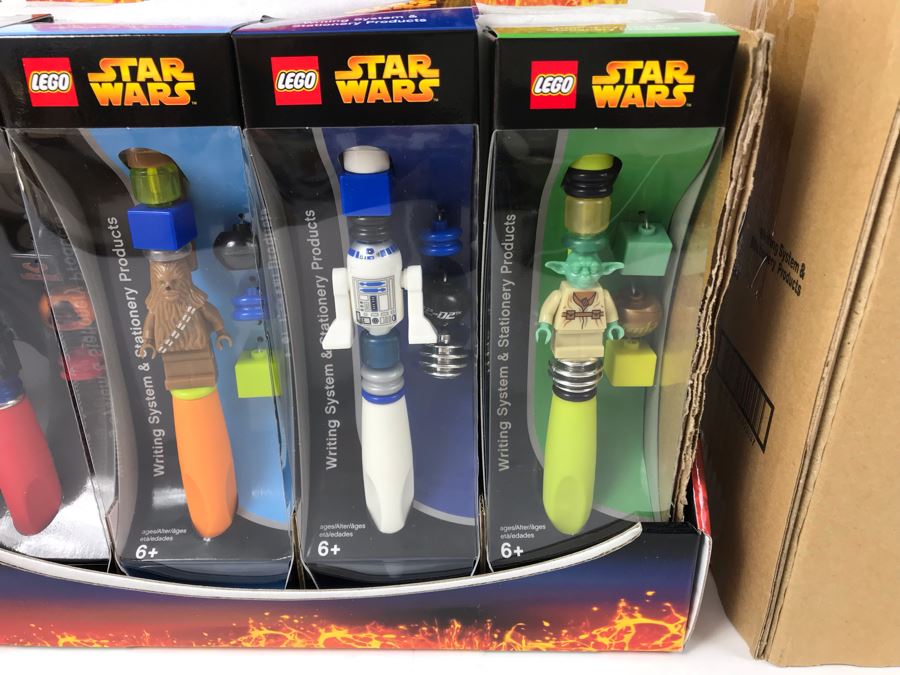 New 2005 LEGO Star Wars: Darth Vader Pens, Chewbacca Pens, R2-D2 Pens, Yoda Pens Writing System Pens Merchandiser Store Display By The CDM Company - 12 Pens [Photo 7]