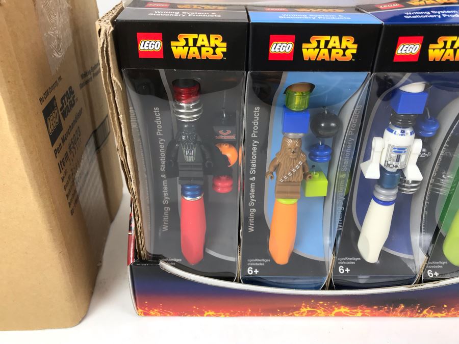 New 2005 LEGO Star Wars: Darth Vader Pens, Chewbacca Pens, R2-D2 Pens, Yoda Pens Writing System Pens Merchandiser Store Display By The CDM Company - 12 Pens [Photo 5]