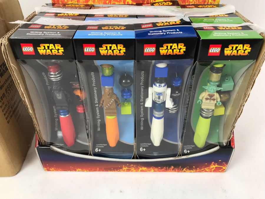 New 2005 LEGO Star Wars: Darth Vader Pens, Chewbacca Pens, R2-D2 Pens, Yoda Pens Writing System Pens Merchandiser Store Display By The CDM Company - 12 Pens [Photo 4]