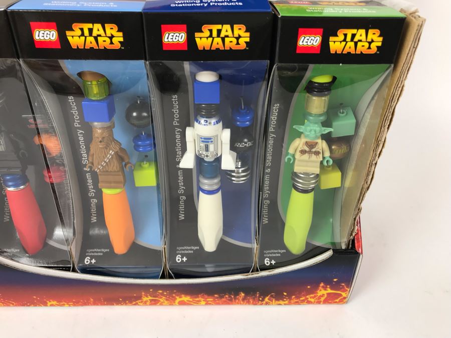 New 2005 LEGO Star Wars: Darth Vader Pens, Chewbacca Pens, R2-D2 Pens, Yoda Pens Writing System Pens Merchandiser Store Display By The CDM Company - 12 Pens [Photo 6]