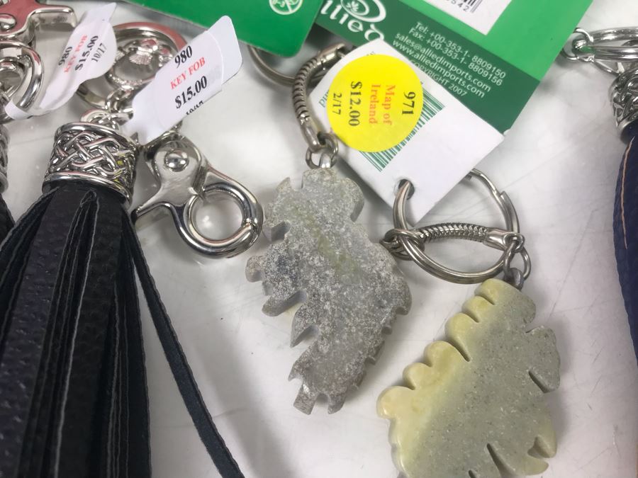 Just Added - Ireland Lot With Keychains, Key Fobs, Patches, Irish Barrettes, Irish Shoe Laces, Irish Bandanas, (2) Irish Dog Collars, Irish Dog Leash And Pink Basket - See Photos [Photo 9]