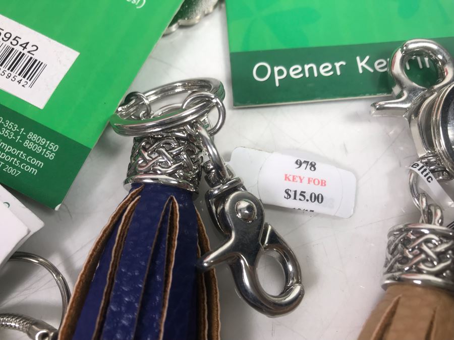 Just Added - Ireland Lot With Keychains, Key Fobs, Patches, Irish Barrettes, Irish Shoe Laces, Irish Bandanas, (2) Irish Dog Collars, Irish Dog Leash And Pink Basket - See Photos [Photo 8]