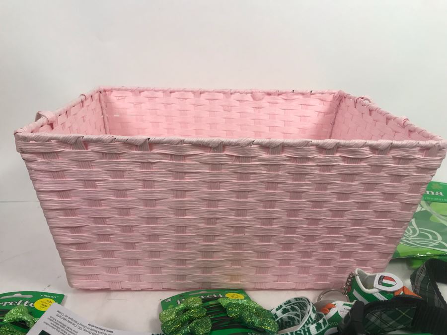 Just Added - Ireland Lot With Keychains, Key Fobs, Patches, Irish Barrettes, Irish Shoe Laces, Irish Bandanas, (2) Irish Dog Collars, Irish Dog Leash And Pink Basket - See Photos [Photo 21]