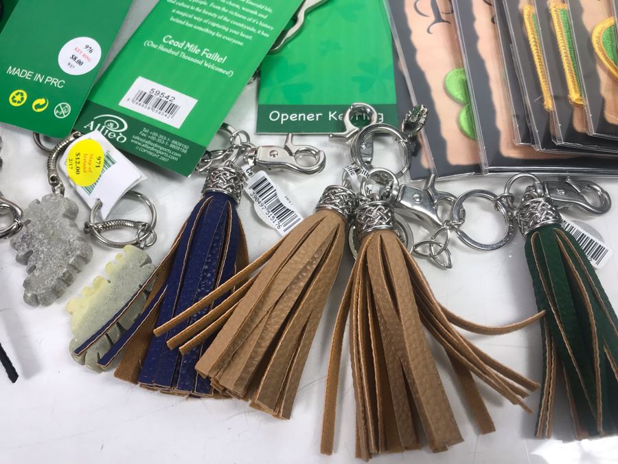 Just Added - Ireland Lot With Keychains, Key Fobs, Patches, Irish Barrettes, Irish Shoe Laces, Irish Bandanas, (2) Irish Dog Collars, Irish Dog Leash And Pink Basket - See Photos [Photo 7]