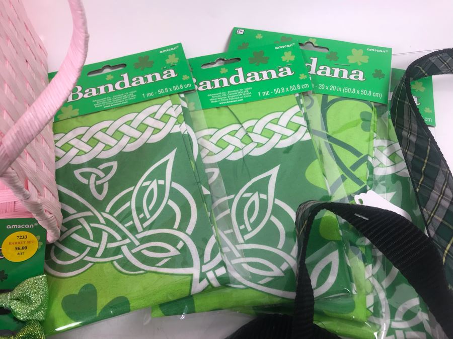 Just Added - Ireland Lot With Keychains, Key Fobs, Patches, Irish Barrettes, Irish Shoe Laces, Irish Bandanas, (2) Irish Dog Collars, Irish Dog Leash And Pink Basket - See Photos [Photo 15]
