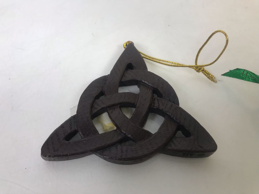 Just Added - Ireland Lot With (30) Irish Fridge Magnets, (4) Baby Boot Ornaments, (2) Trinity Ornaments And Canvas Basket Retails Over $300 [Photo 11]