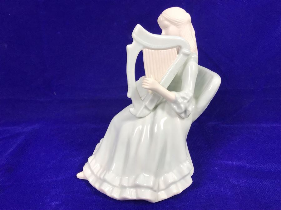 Just Added - Cyril Cullen Farney Castle The Harpist Figurine Made In Ireland Retails $225 [Photo 7]