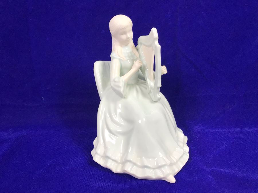 Just Added - Cyril Cullen Farney Castle The Harpist Figurine Made In Ireland Retails $225 [Photo 1]