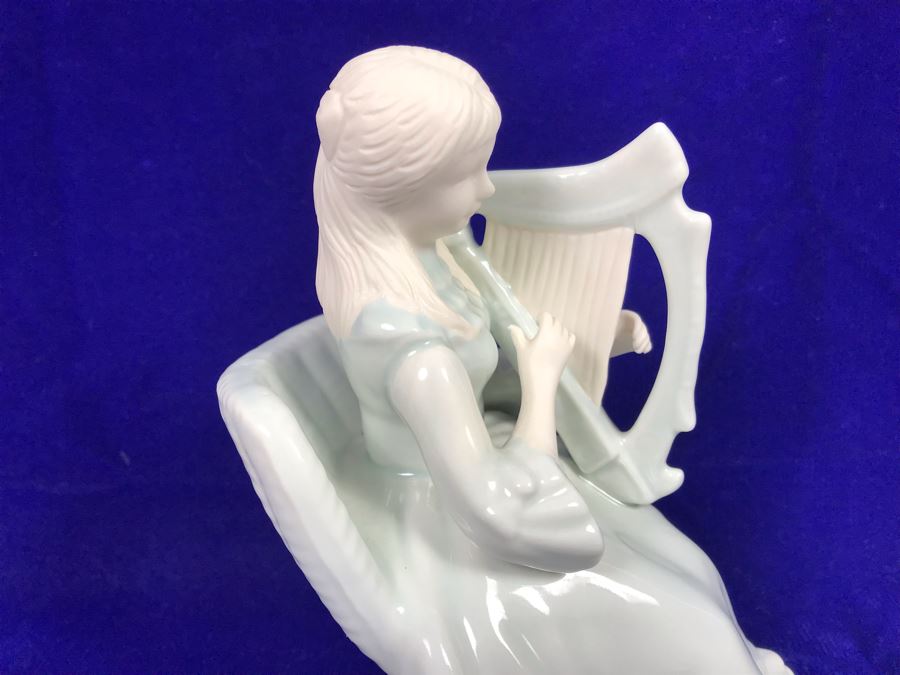 Just Added - Cyril Cullen Farney Castle The Harpist Figurine Made In Ireland Retails $225 [Photo 5]