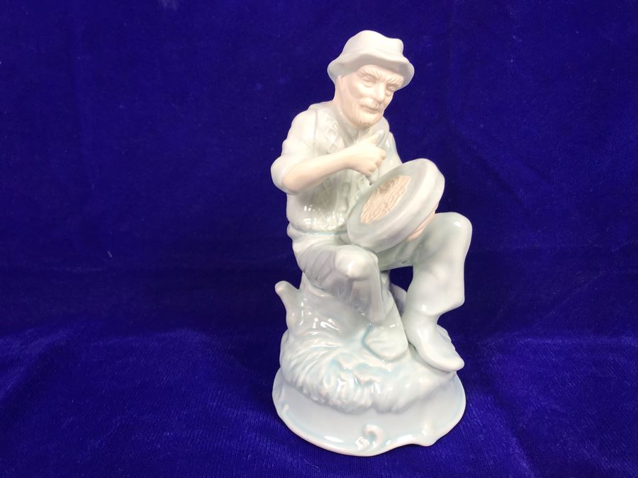 Just Added - Cyril Cullen Farney Castle Bodhran Player Figurine Made In 