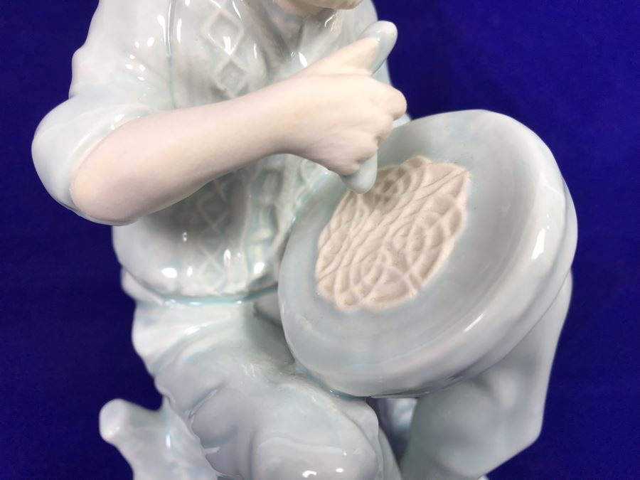 Just Added - Cyril Cullen Farney Castle Bodhran Player Figurine Made In Ireland Retails $225 [Photo 4]