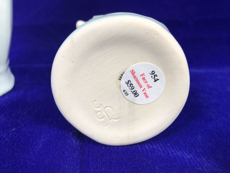 Just Added - Cyril Cullen Of Farney Castle Face Of Shannon Vase And Irish Hound Vase Retails $138 [Photo 7]