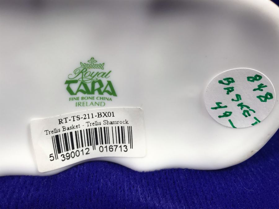 Just Added - (3) Royal Tara Fine Bone Irish China Trellis Baskets And Cosmos Cake Topper Retails $206 [Photo 9]