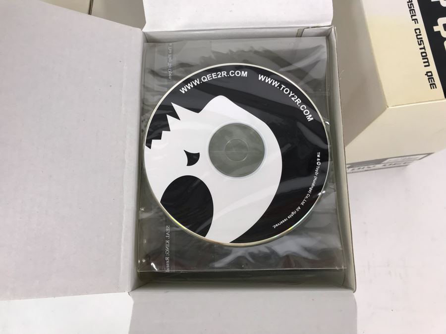 (3) New DIY QEE Do-It-Yourself Custom Qee Vinyl Collectible Toys: 8' Qee D-I-Y ToyerQ, KitCatQ And BearBearQ By Toy2r White Figures - See Photos [Photo 10]