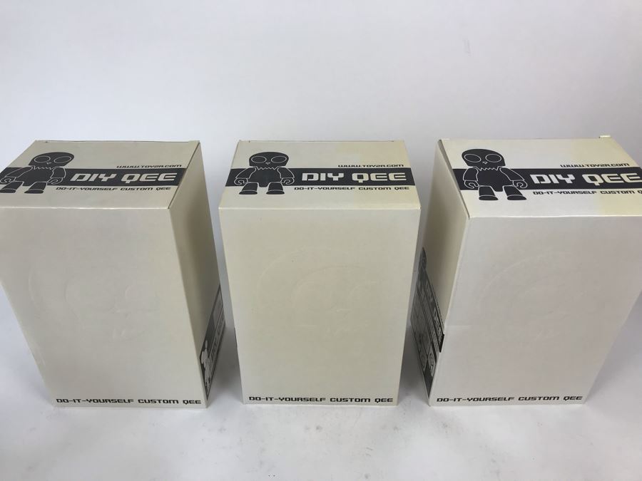 (3) New DIY QEE Do-It-Yourself Custom Qee Vinyl Collectible Toys: 8' Qee D-I-Y ToyerQ, KitCatQ And BearBearQ By Toy2r White Figures - See Photos [Photo 2]