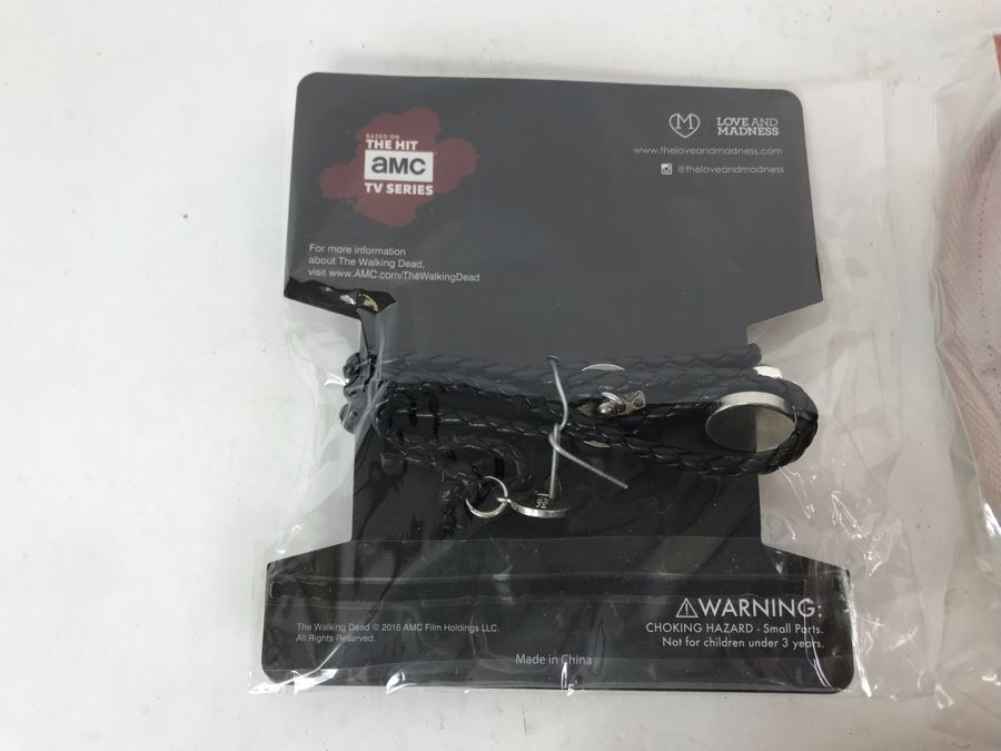 New AMC The Walking Dead Show Promotional Toys Items Jewelry [Photo 12]
