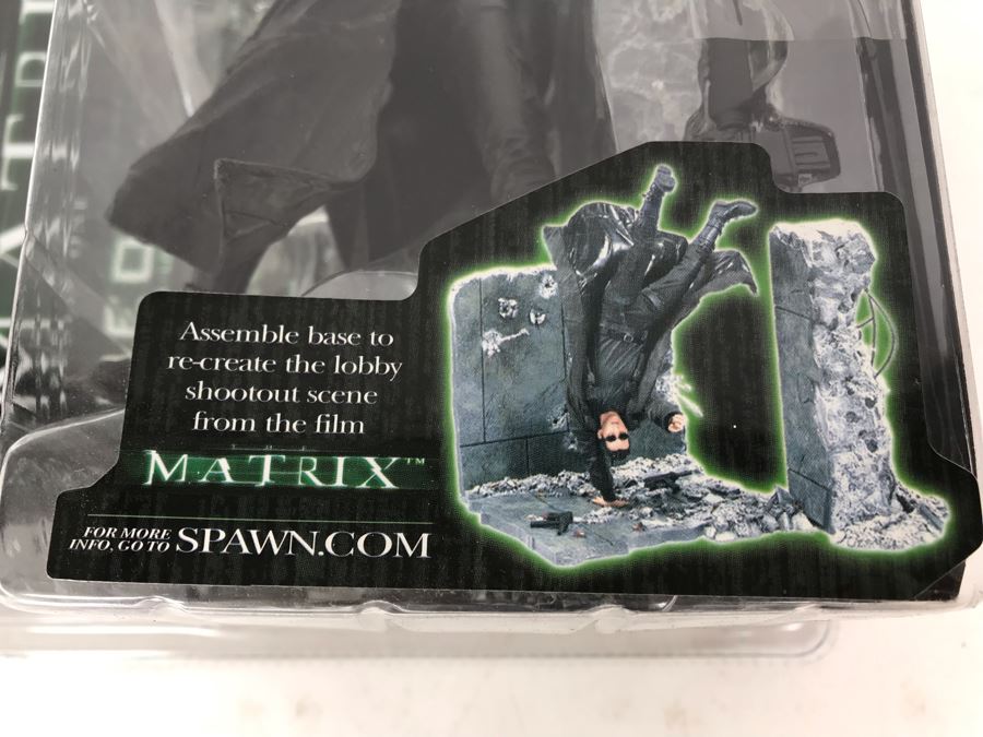 New 2003 In Packaging The Matrix Series One Neo The Matrix Lobby Scene McFarlane Toys Action Figures [Photo 2]