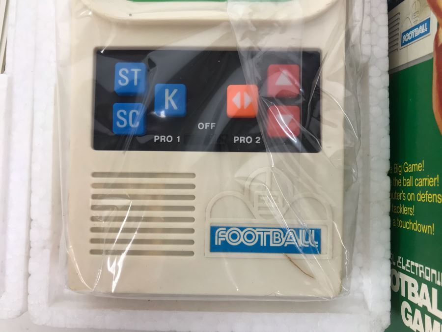 Vintage 1977 New In Box Mattel Electronics Football Game Portable Electronic Game [Photo 16]