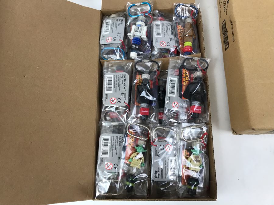 New LEGO Star Wars Key Chain Merchandiser Retail Display - 1 Display And 24 Key Chains By The CDM Company - Yoda, Darth Vader, R2-D2 And Chewbacca Key Chains [Photo 11]