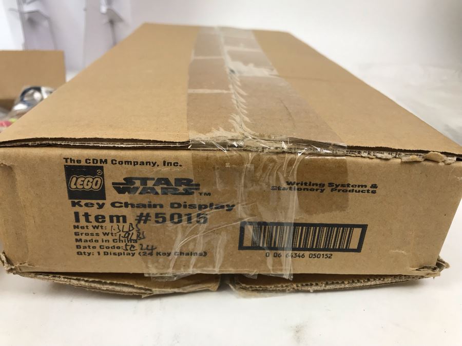 New LEGO Star Wars Key Chain Merchandiser Retail Display - 1 Display And 24 Key Chains By The CDM Company - Yoda, Darth Vader, R2-D2 And Chewbacca Key Chains [Photo 15]