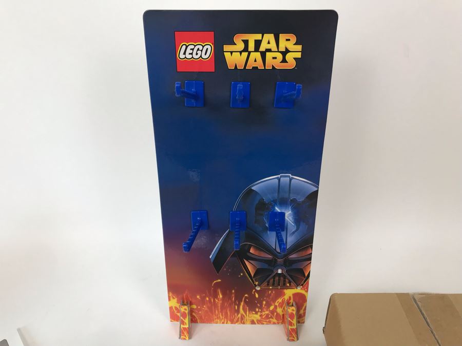 Sealed Box Of New LEGO Star Wars Key Chain Merchandiser Retail Display - 1 Display And 24 Key Chains By The CDM Company - Yoda, Darth Vader, R2-D2 And Chewbacca Key Chains [Photo 4]