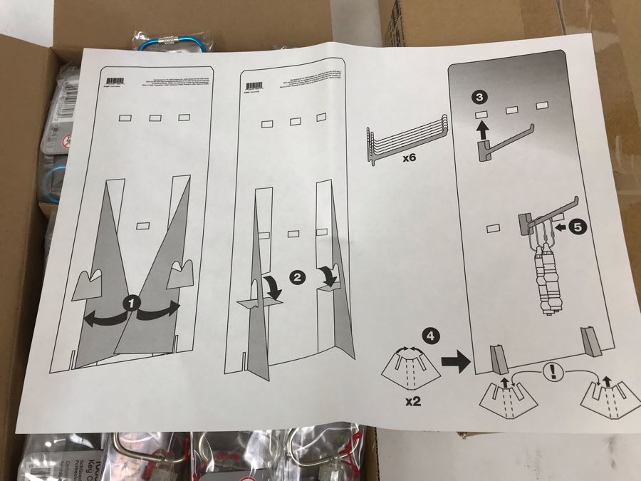 New LEGO Star Wars Key Chain Merchandiser Retail Display - 1 Display And 24 Key Chains By The CDM Company - Yoda, Darth Vader, R2-D2 And Chewbacca Key Chains [Photo 16]