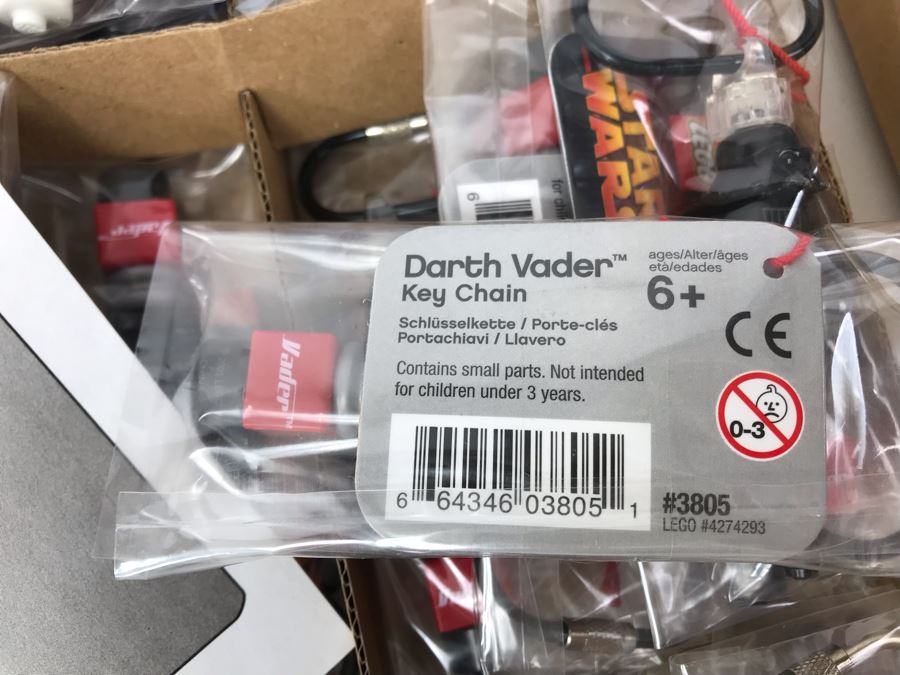 New LEGO Star Wars Key Chain Merchandiser Retail Display - 1 Display And 24 Key Chains By The CDM Company - Yoda, Darth Vader, R2-D2 And Chewbacca Key Chains [Photo 18]