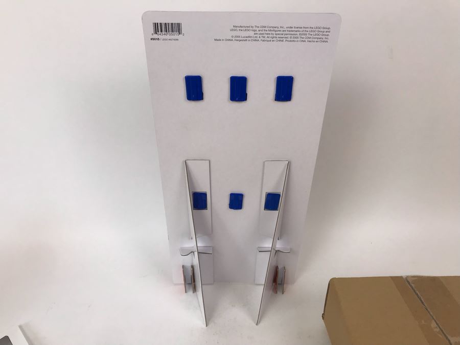 New LEGO Star Wars Key Chain Merchandiser Retail Display - 1 Display And 24 Key Chains By The CDM Company - Yoda, Darth Vader, R2-D2 And Chewbacca Key Chains [Photo 8]