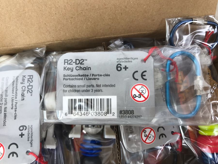 New LEGO Star Wars Key Chain Merchandiser Retail Display - 1 Display And 24 Key Chains By The CDM Company - Yoda, Darth Vader, R2-D2 And Chewbacca Key Chains [Photo 19]