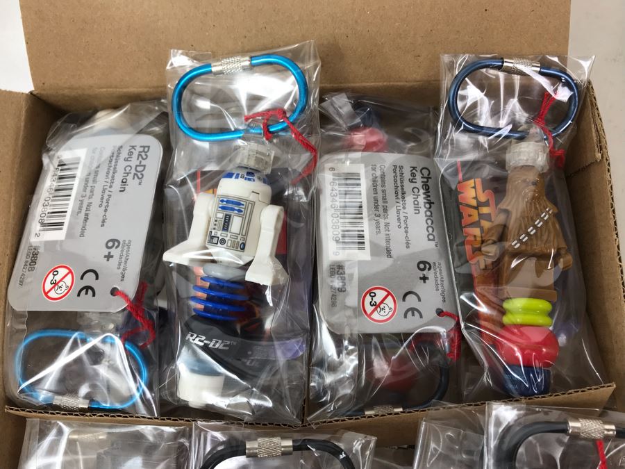 New LEGO Star Wars Key Chain Merchandiser Retail Display - 1 Display And 24 Key Chains By The CDM Company - Yoda, Darth Vader, R2-D2 And Chewbacca Key Chains [Photo 13]