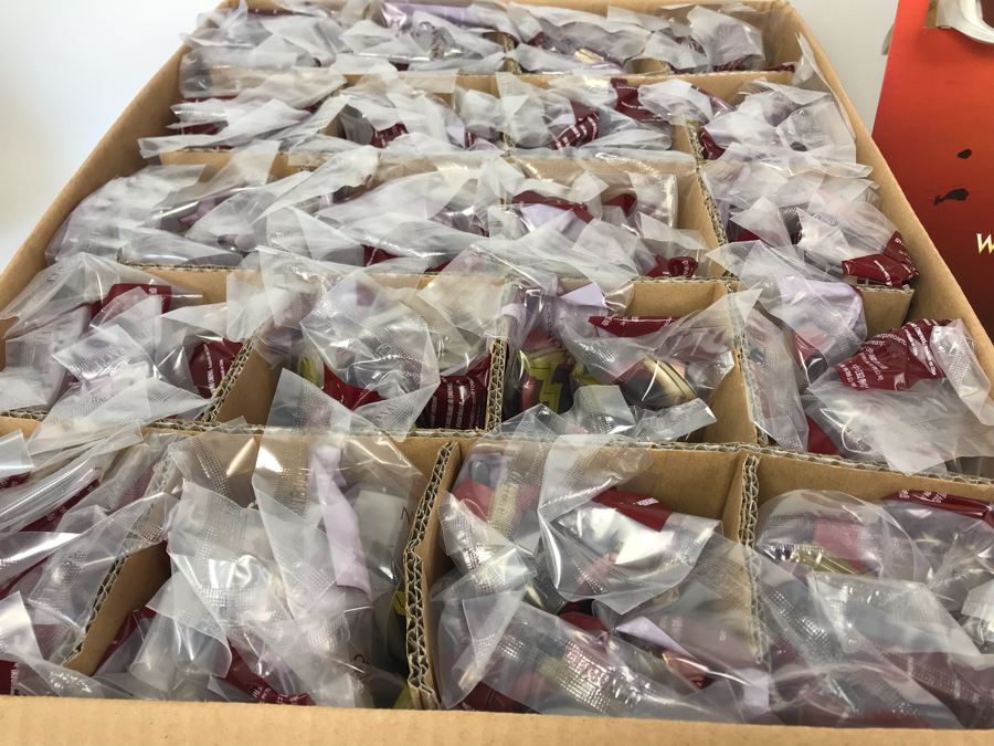 New 2017 Wonder Woman Cardboard Movie Display For Displaying 3D Glasses And Box Of New Wonder Woman And Princess Diana 3D Eyewear Glasses Approximately 100 Glasses [Photo 15]