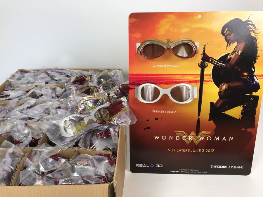 New 2017 Wonder Woman Cardboard Movie Display For Displaying 3D Glasses And Box Of New Wonder Woman And Princess Diana 3D Eyewear Glasses Approximately 100 Glasses [Photo 1]
