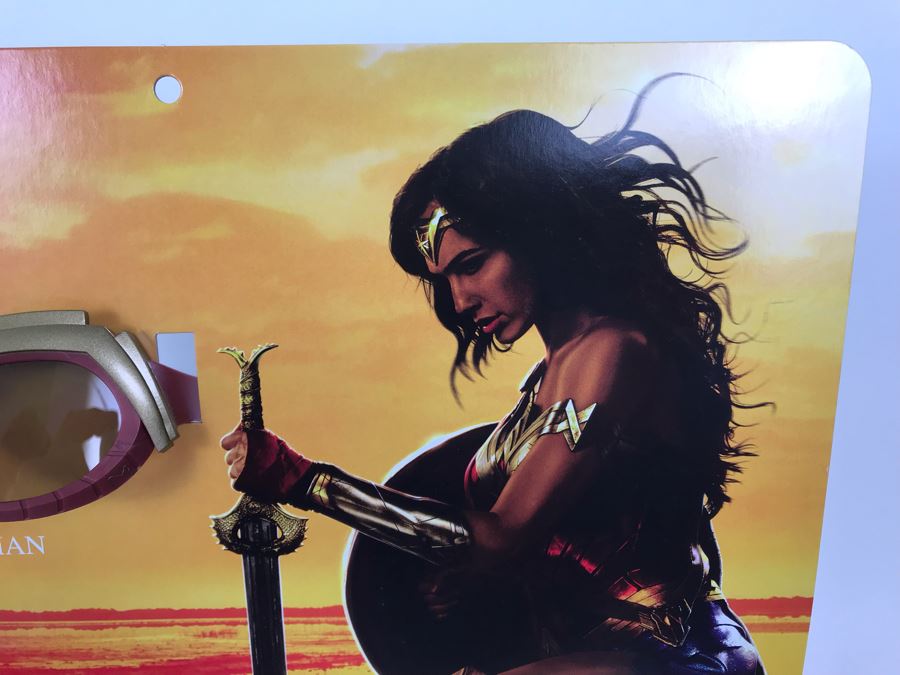 New 2017 Wonder Woman Cardboard Movie Display For Displaying 3D Glasses And Box Of New Wonder Woman And Princess Diana 3D Eyewear Glasses Approximately 100 Glasses [Photo 7]