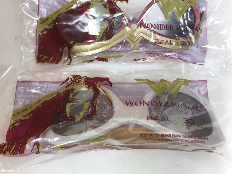 New 2017 Wonder Woman Cardboard Movie Display For Displaying 3D Glasses And Box Of New Wonder Woman And Princess Diana 3D Eyewear Glasses Approximately 100 Glasses [Photo 14]