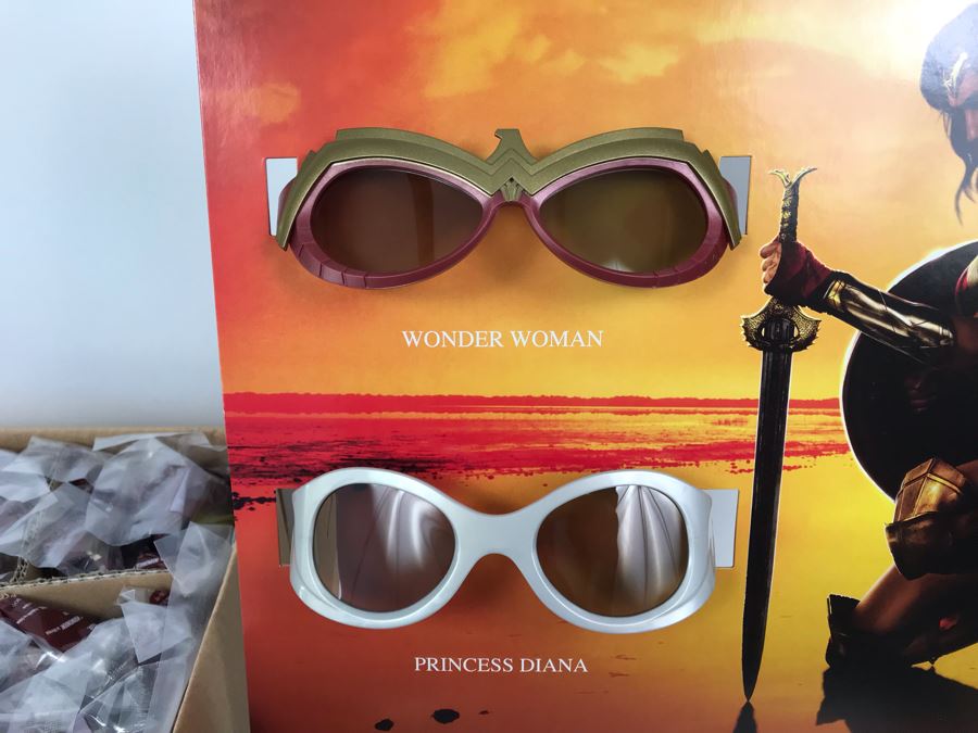 New 2017 Wonder Woman Cardboard Movie Display For Displaying 3D Glasses And Box Of New Wonder Woman And Princess Diana 3D Eyewear Glasses Approximately 100 Glasses [Photo 11]