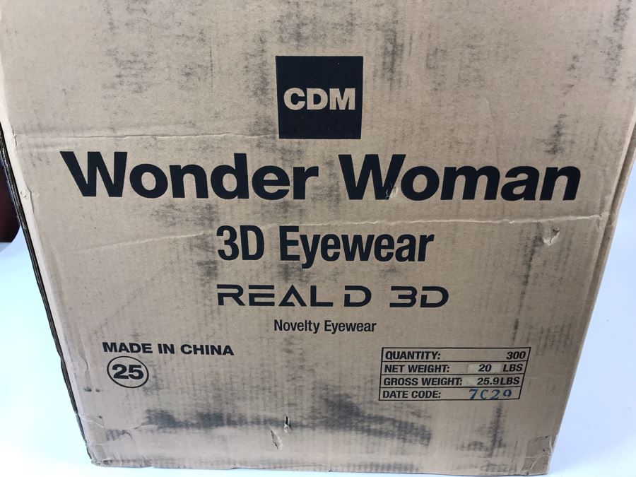New 2017 Wonder Woman Cardboard Movie Display For Displaying 3D Glasses And Box Of New Wonder Woman And Princess Diana 3D Eyewear Glasses Approximately 100 Glasses [Photo 2]