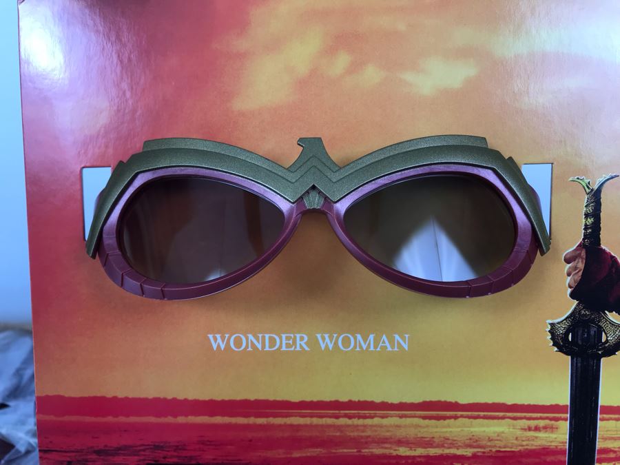New 2017 Wonder Woman Cardboard Movie Display For Displaying 3D Glasses And Box Of New Wonder Woman And Princess Diana 3D Eyewear Glasses Approximately 100 Glasses [Photo 6]