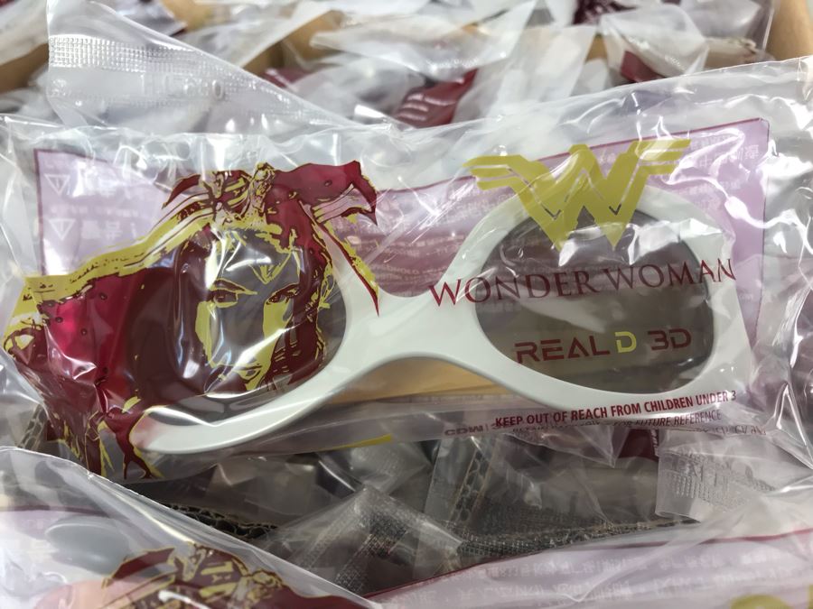 New 2017 Wonder Woman Cardboard Movie Display For Displaying 3D Glasses And Box Of New Wonder Woman And Princess Diana 3D Eyewear Glasses Approximately 100 Glasses [Photo 14]