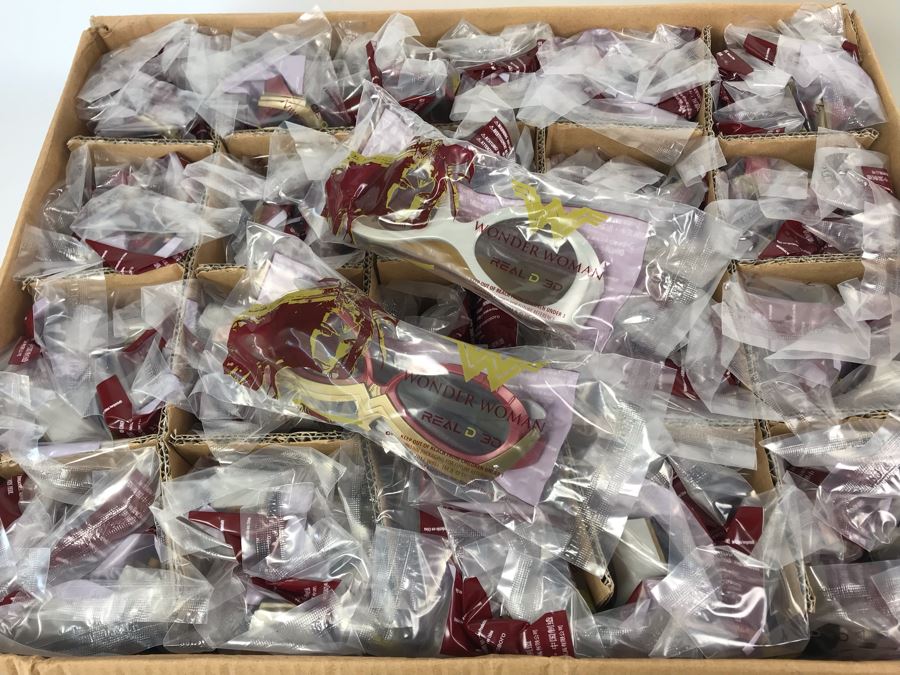 New 2017 Wonder Woman Cardboard Movie Display For Displaying 3D Glasses And Box Of New Wonder Woman And Princess Diana 3D Eyewear Glasses Approximately 100 Glasses [Photo 15]