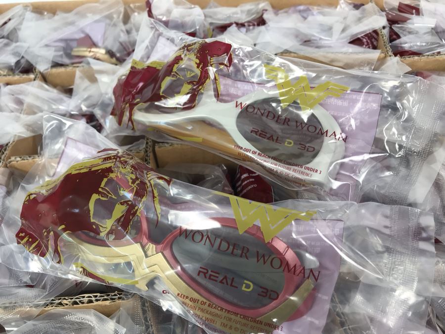 New 2017 Wonder Woman Cardboard Movie Display For Displaying 3D Glasses And Box Of New Wonder Woman And Princess Diana 3D Eyewear Glasses Approximately 100 Glasses [Photo 16]