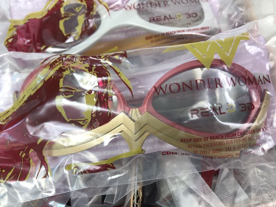 New 2017 Wonder Woman Cardboard Movie Display For Displaying 3D Glasses And Box Of New Wonder Woman And Princess Diana 3D Eyewear Glasses Approximately 100 Glasses [Photo 13]