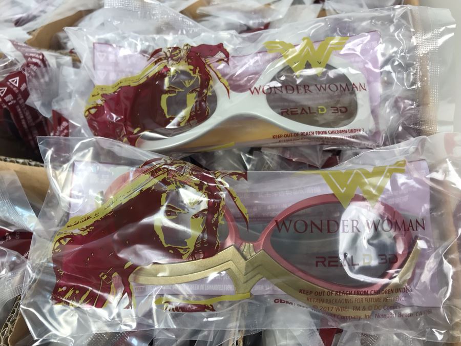 New 2017 Wonder Woman Cardboard Movie Display For Displaying 3D Glasses And Box Of New Wonder Woman And Princess Diana 3D Eyewear Glasses Approximately 100 Glasses [Photo 12]