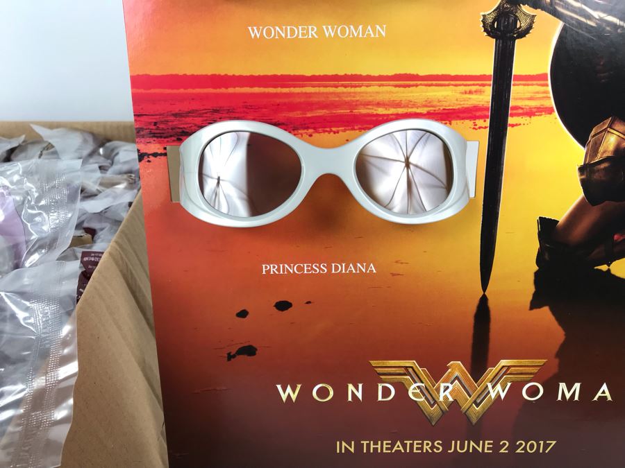 New 2017 Wonder Woman Cardboard Movie Display For Displaying 3D Glasses And Box Of New Wonder Woman And Princess Diana 3D Eyewear Glasses Approximately 100 Glasses [Photo 8]