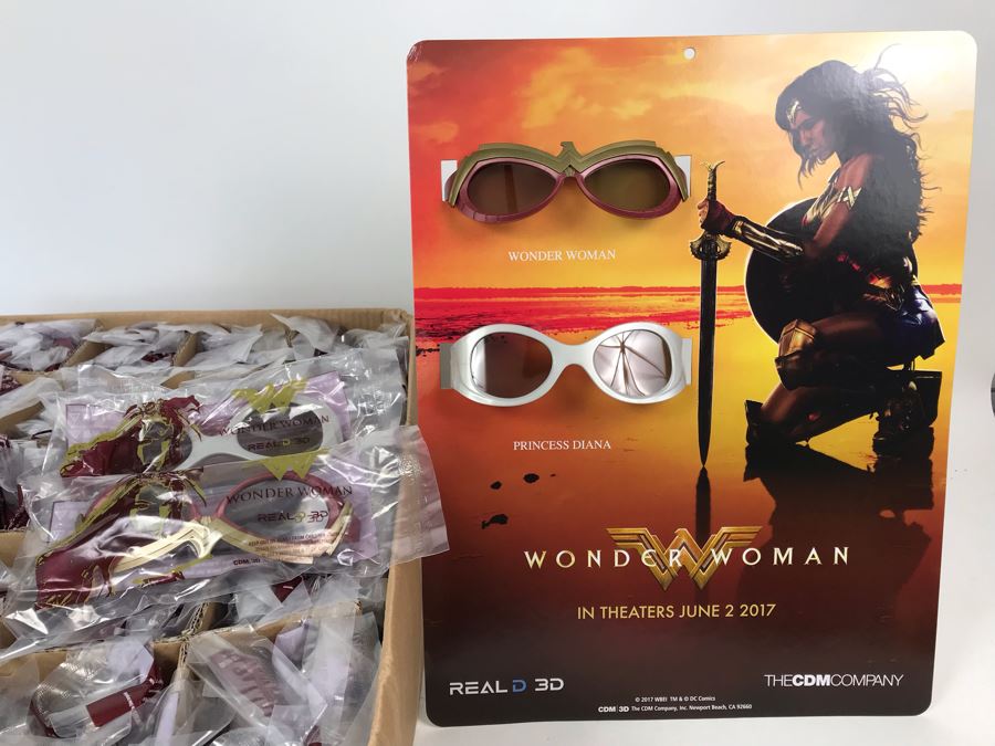 New 2017 Wonder Woman Cardboard Movie Display For Displaying 3D Glasses And Box Of New Wonder Woman And Princess Diana 3D Eyewear Glasses Approximately 100 Glasses