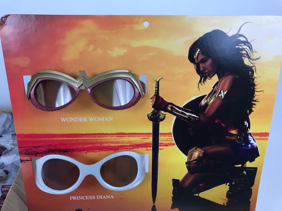 New 2017 Wonder Woman Cardboard Movie Display For Displaying 3D Glasses And Box Of New Wonder Woman And Princess Diana 3D Eyewear Glasses Approximately 100 Glasses [Photo 5]