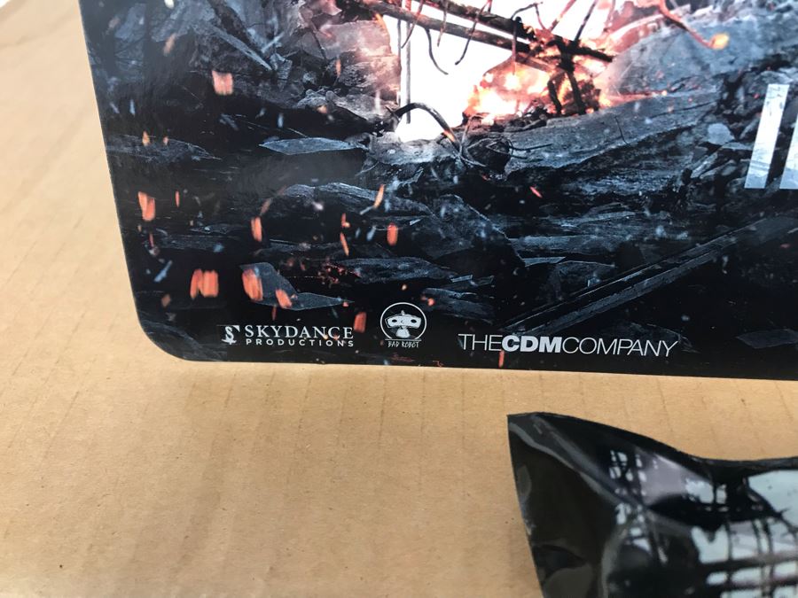 New 2013 Star Trek Into The Darkness Cardboard Movie Display For Displaying 3D Glasses And Box Of New Kirk, Spock & Uhura 3D Eyewear Glasses Approximately 120 Glasses [Photo 17]