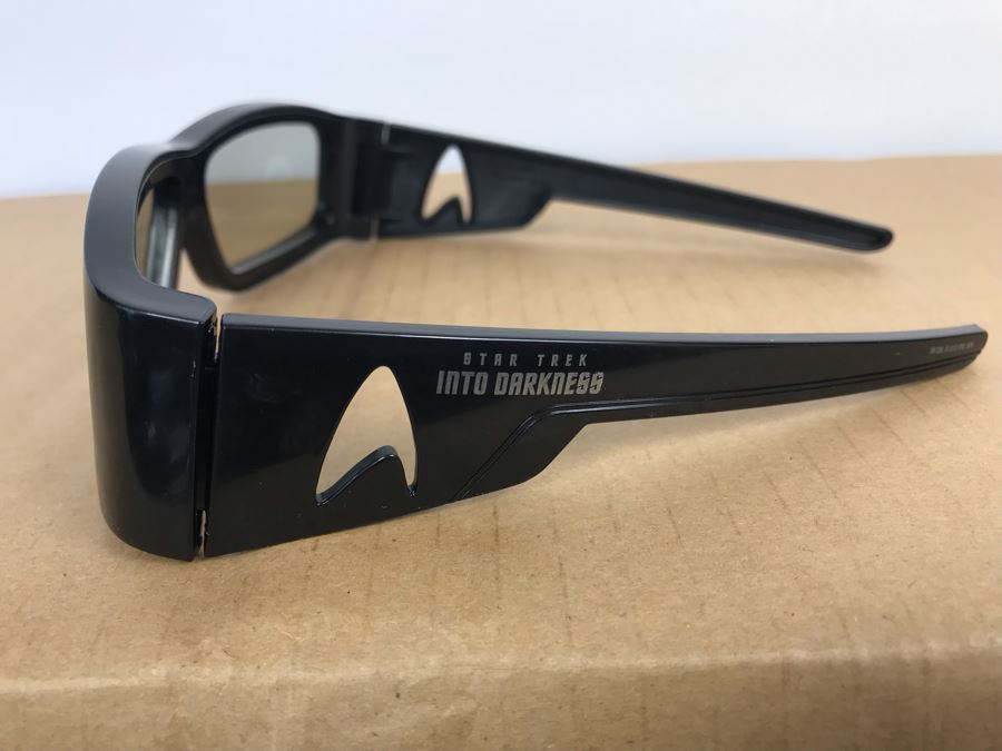 New 2013 Star Trek Into The Darkness Cardboard Movie Display For Displaying 3D Glasses And Box Of New Kirk, Spock & Uhura 3D Eyewear Glasses Approximately 120 Glasses [Photo 12]