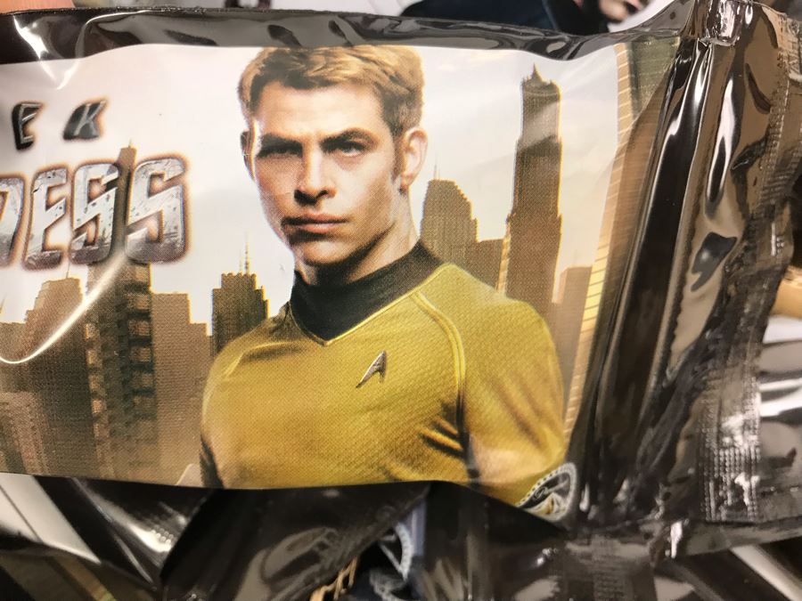 New 2013 Star Trek Into The Darkness Cardboard Movie Display For Displaying 3D Glasses And Box Of New Kirk, Spock & Uhura 3D Eyewear Glasses Approximately 120 Glasses [Photo 9]